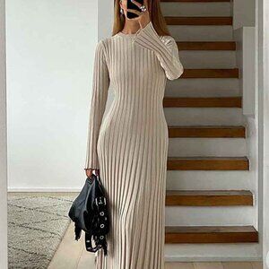 Elegant Pleated Knitted Maxi Dress